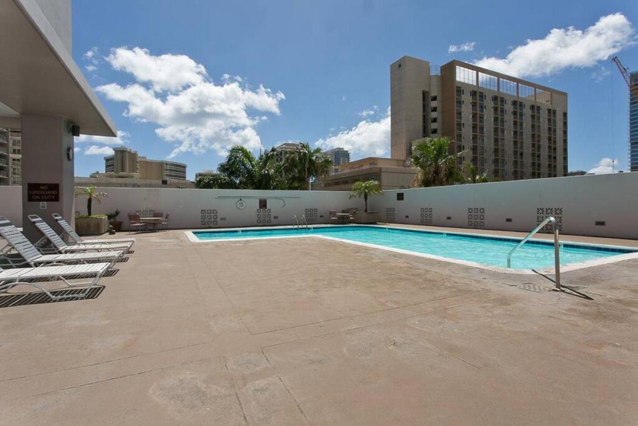 Royal Kuhio 1812 - 1Br With Partial Ocean View In The Heart Of Waikiki With Free Parking! Villa Honolulu Eksteriør billede