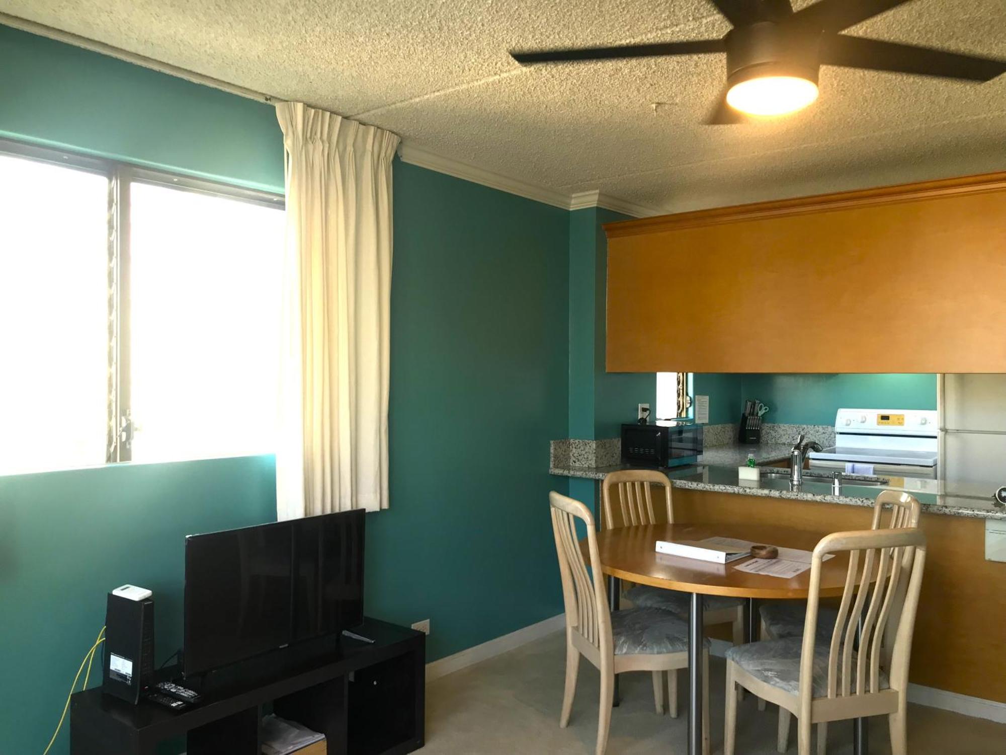 Royal Kuhio 1812 - 1Br With Partial Ocean View In The Heart Of Waikiki With Free Parking! Villa Honolulu Eksteriør billede